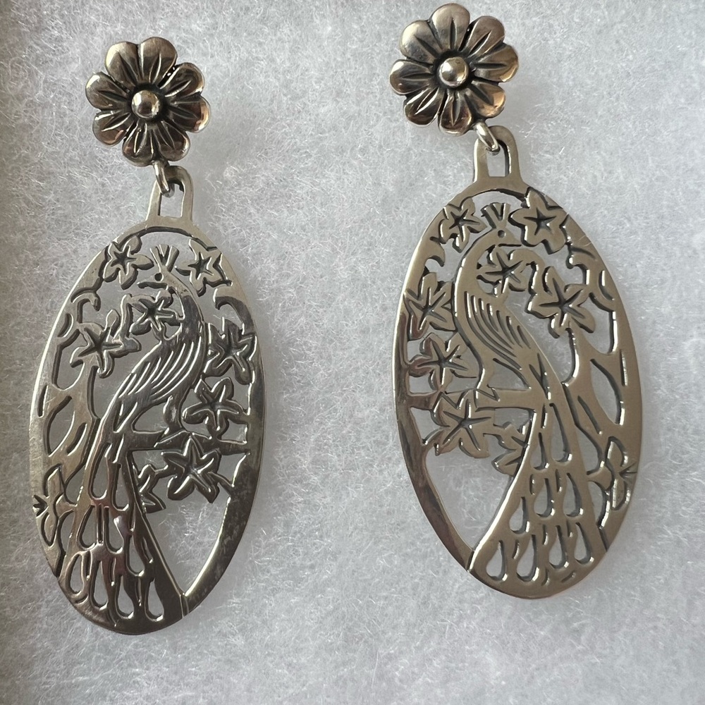 Gorgeous silver earrings from Mexico, stamped .525, beautiful.